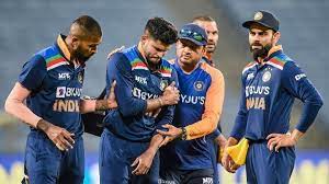 Photo of भारत वनडे विश्व कप के लिए श्रेयस अय्यर के विकल्प के रूप में खिलाड़ियों की तलाश शुरू कर दी..