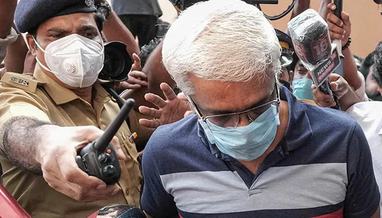 Photo of बेचैनी की शिकायत के वजह से केरल के मुख्यमंत्री के पूर्व प्रधान सचिव एम शिवशंकर को  कोच्चि के सरकारी मेडिकल कॉलेज अस्पताल में कराया गाया भर्ती