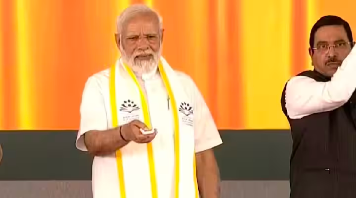 Photo of पीएम मोदी ने हुबली में किया दुनिया के सबसे लंबे रेलवे प्लेटफॉर्म का उद्घाटन…