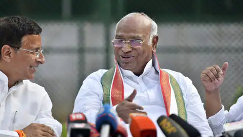 Photo of मल्लिकार्जुन खरगे ने विरोध मार्च रोके जाने के लिए सरकार को जिम्मेदार ठहराते हुए कहा…