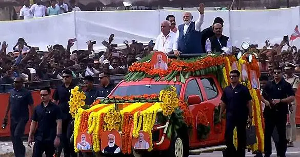 Photo of प्रधानमंत्री नरेन्द्र मोदी ने बेंगलुरु के देवागेरे में किया रोड शो…