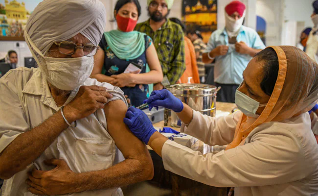 Photo of केंद्रीय स्वास्थ्य सचिव ने इन छह राज्यों को संक्रमण पर करीबी नजर रखने की दी सलाह…