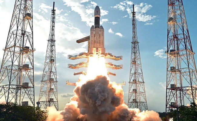 Photo of ISRO के सबसे भारी रॉकेट एलवीएम3 को किया प्रक्षेपित, पढ़े पूरी खबर