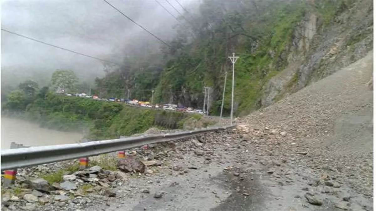 Photo of पूर्वी सिक्किम में हुआ बड़ा भूस्खलन, पढ़े पूरी खबर