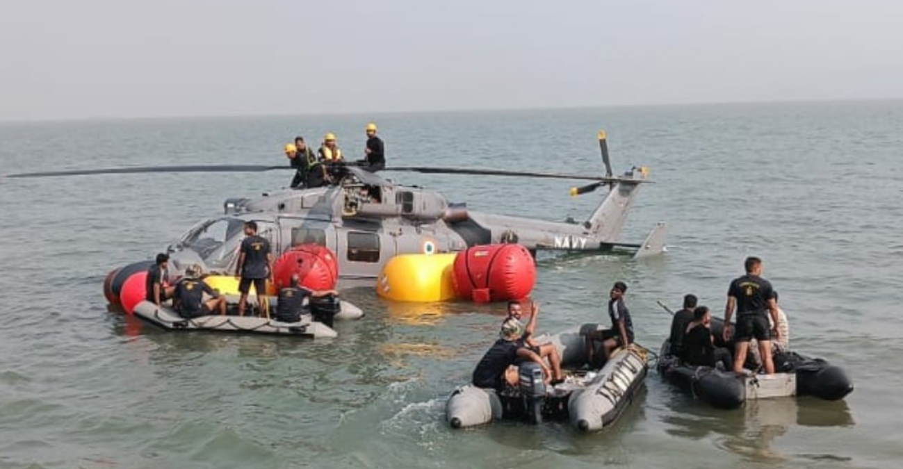 Photo of आएये जानें किस वजह से रक्षा बलों ने एएलएच ध्रुव हेलीकॉप्टरों के संचालन पर लगाई रोक…