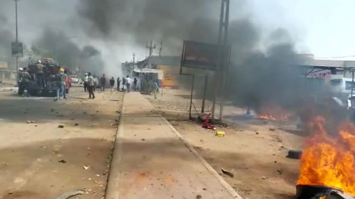 Photo of रामनवमी की जुलूस के दौरान कुछ राज्यों में हिंसा और झड़प की घटनाएं देखने को मिली, 22 लोग घायल 