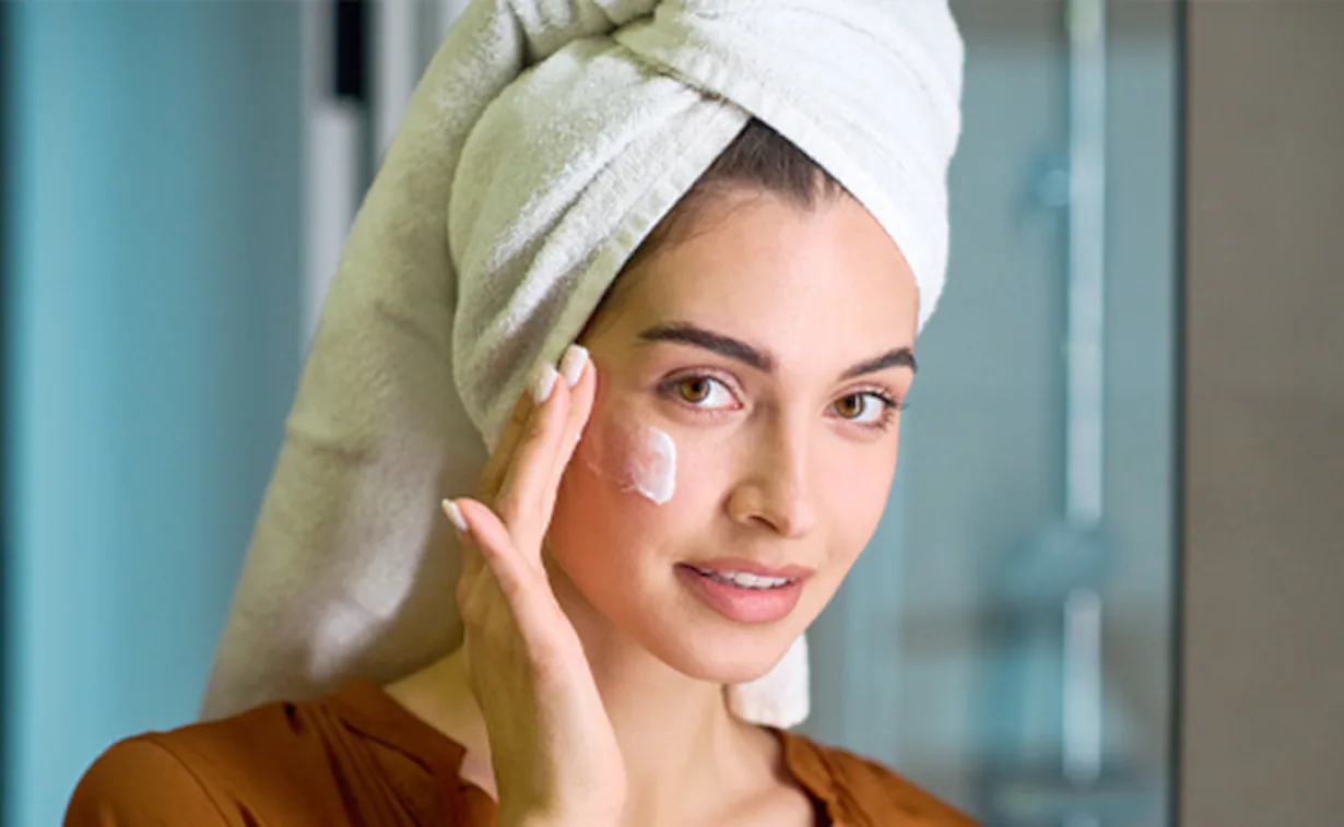 Photo of यहां कुछ टिप्स बता रहे हैं कि आप अपने लिए कैसे सही मॉइश्चराइजर चुन सकते हैं