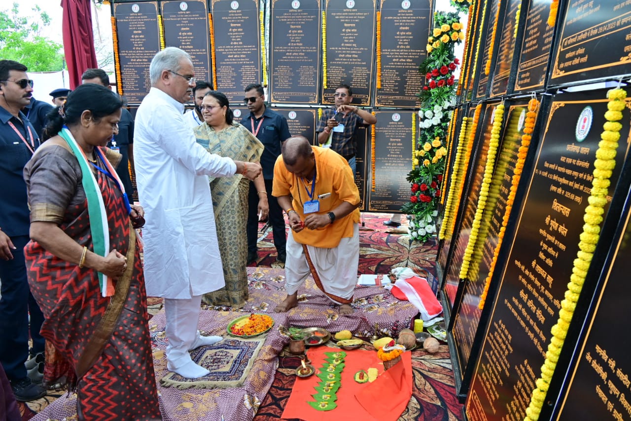 Photo of भूपेश ने कुरूद क्षेत्र में 82 करोड़ से अधिक के निर्माण कार्यों का किया लोकार्पण-शिलान्यास