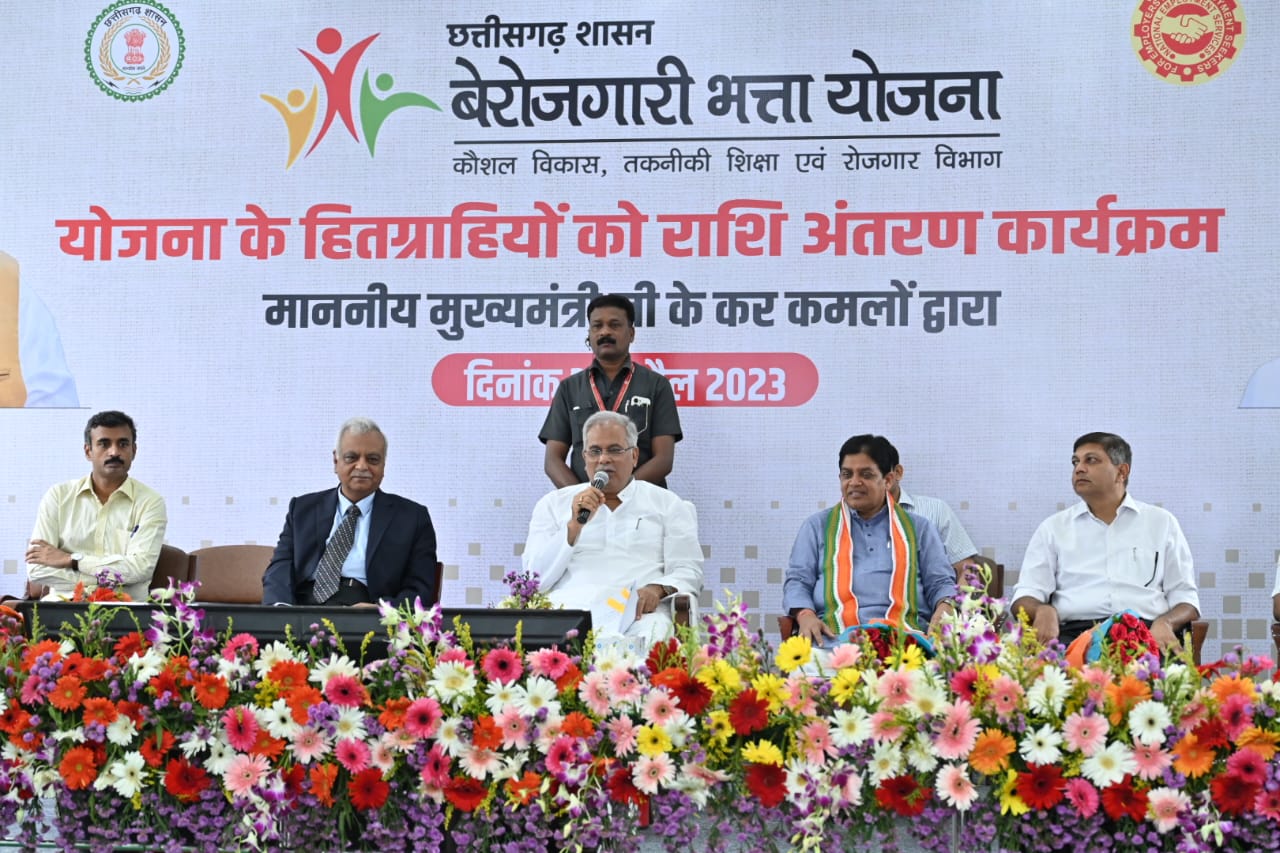 Photo of भूपेश ने 66256 बेरोजगारों के खाते में 16 करोड़ रूपए की राशि को किया अंतरित