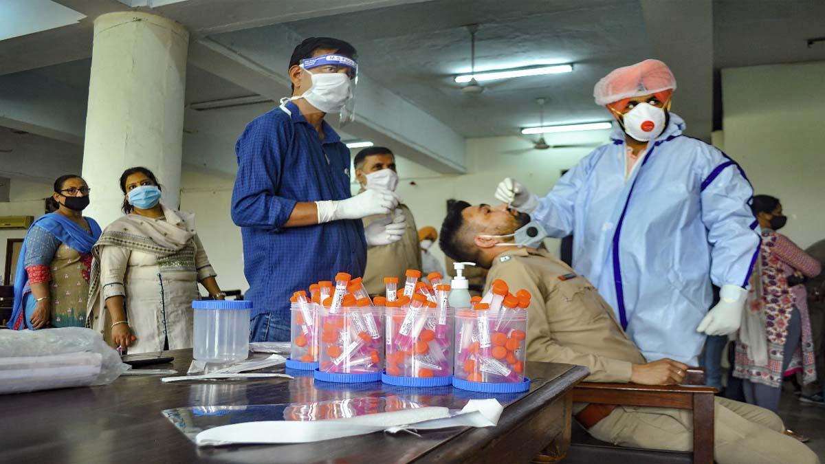 Photo of देश में एक बार फिर तेज़ हो रहें कोरोना के मामले, 24 घंटों में कोरोना मामलों में आई कमी