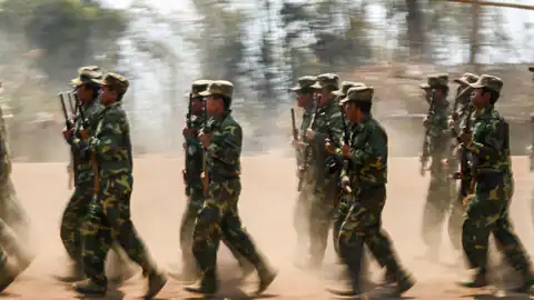 Photo of मध्य म्यांमार में आम नागरिकों की भीड़ पर हवाई हमले करके सेना ने 100 लोगों को मार दिया…