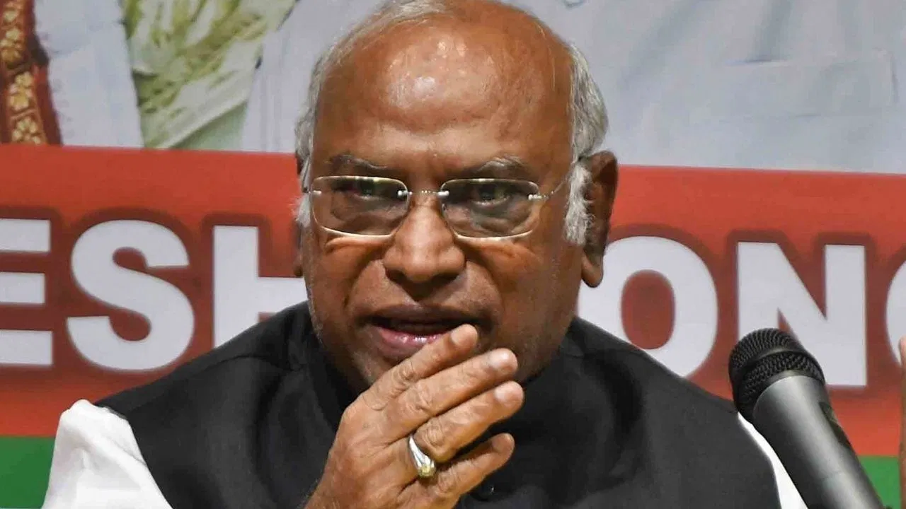 Photo of कांग्रेस की वजह से ही उनके जैसा आदमी इतना सफल हो पाया है- मल्लिकार्जुन खरगे