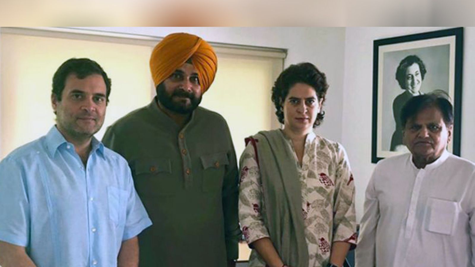 Photo of कांग्रेस नेता नवजोत सिंह सिद्धू ने की राहुल गांधी और प्रियंका गांधी वाड्रा से की मुलाकात…