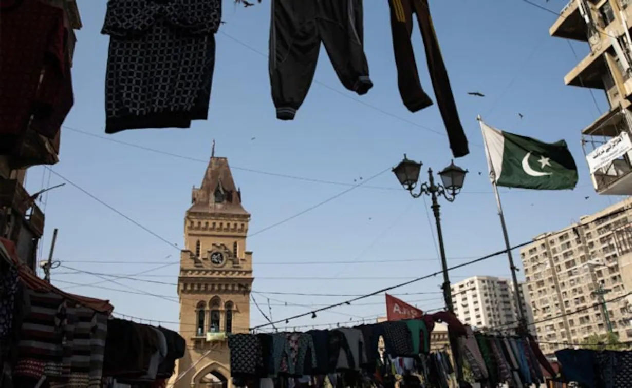 Photo of पाकिस्तान में नकदी संकट और सियासी संकट गहराता जा रहा, पढ़े पूरी खबर