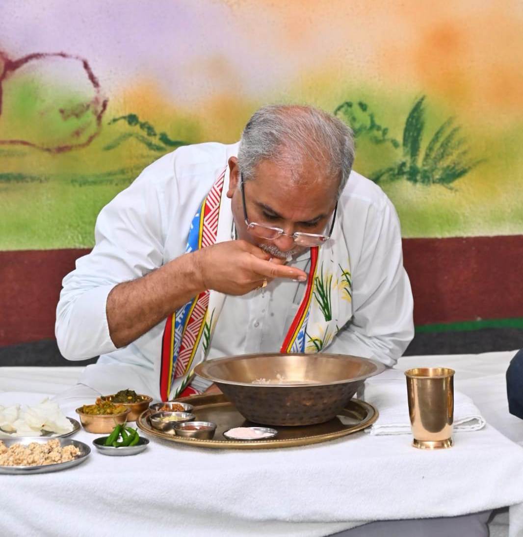 Photo of भूपेश ने हज़ारों श्रमिकों के साथ लिया बोरे-बासी का लिया आनंद