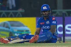 Photo of लखनऊ सुपर जायंट्स के तेज गेंदबाज यश ठाकुर ने सूर्यकुमार यादव को क्लीन बोल्ड करते हुए दिखाई पवेलियन की राह