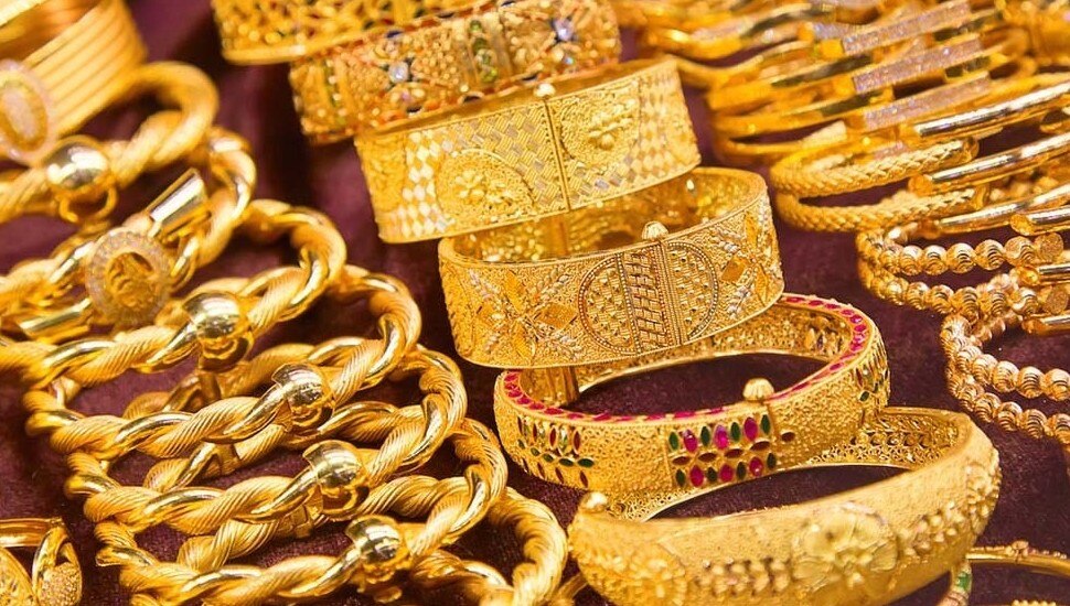 Photo of शादियों के सीजन के बीच सोने-चांदी के भाव में आज राहत