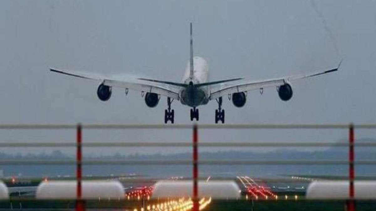 Photo of कुआलालंपुर जाने वाली एक अंतरराष्ट्रीय उड़ान में एक यात्री के सीने में दर्द की मिली शिकायत…