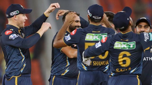 Photo of हार्दिक ने नई टीम के साथ पहली बार में आईपीएल ट्रॉफी उठाकर सभी लोगों को गलत साबित कर दिया..