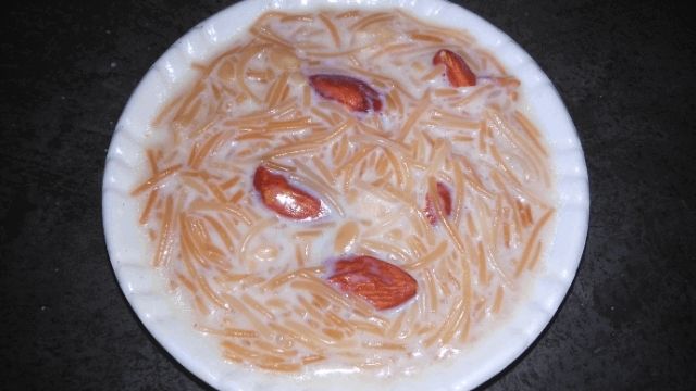 Photo of सेवई के सिंपल स्वाद से ऊब गए हैं, तो इस लेख में हमने सेवई बनाने के पांच तरीकों के बारे बताया-