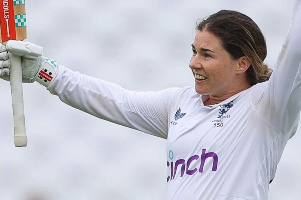 Photo of टेस्ट क्रिकेट में दोहरा शतक जड़ने वाली पहली इंग्लिश क्रिकेटर बनीं Tammy Beaumont.. 
