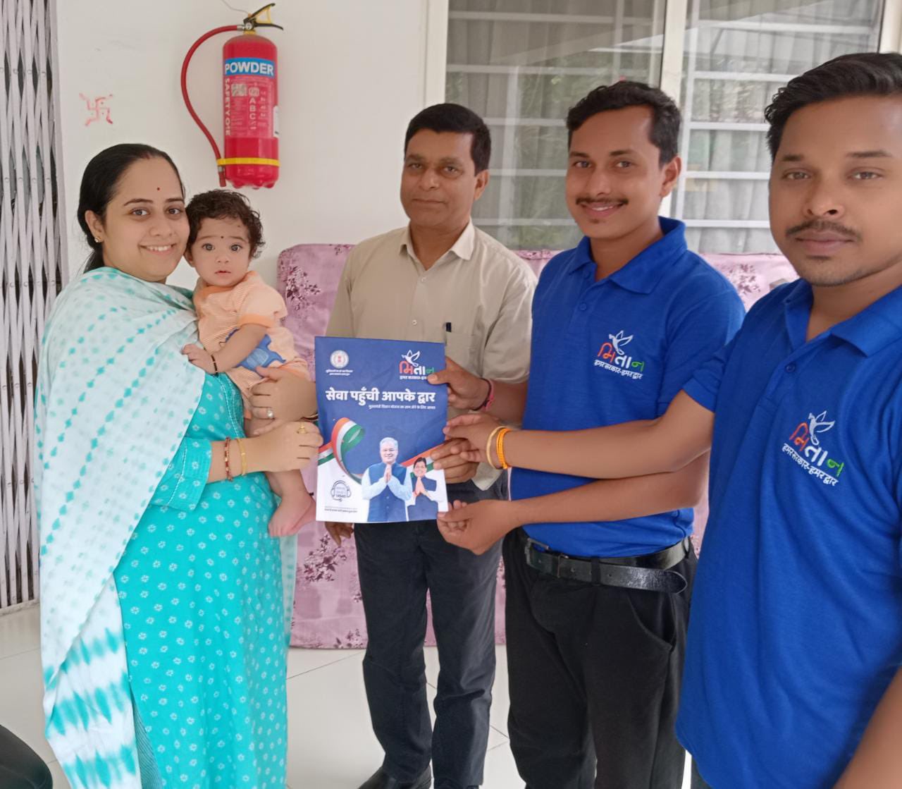 Photo of भूपेश के घर पहुंचकर मितान ने किया उनके पौत्र का आधार पंजीयन