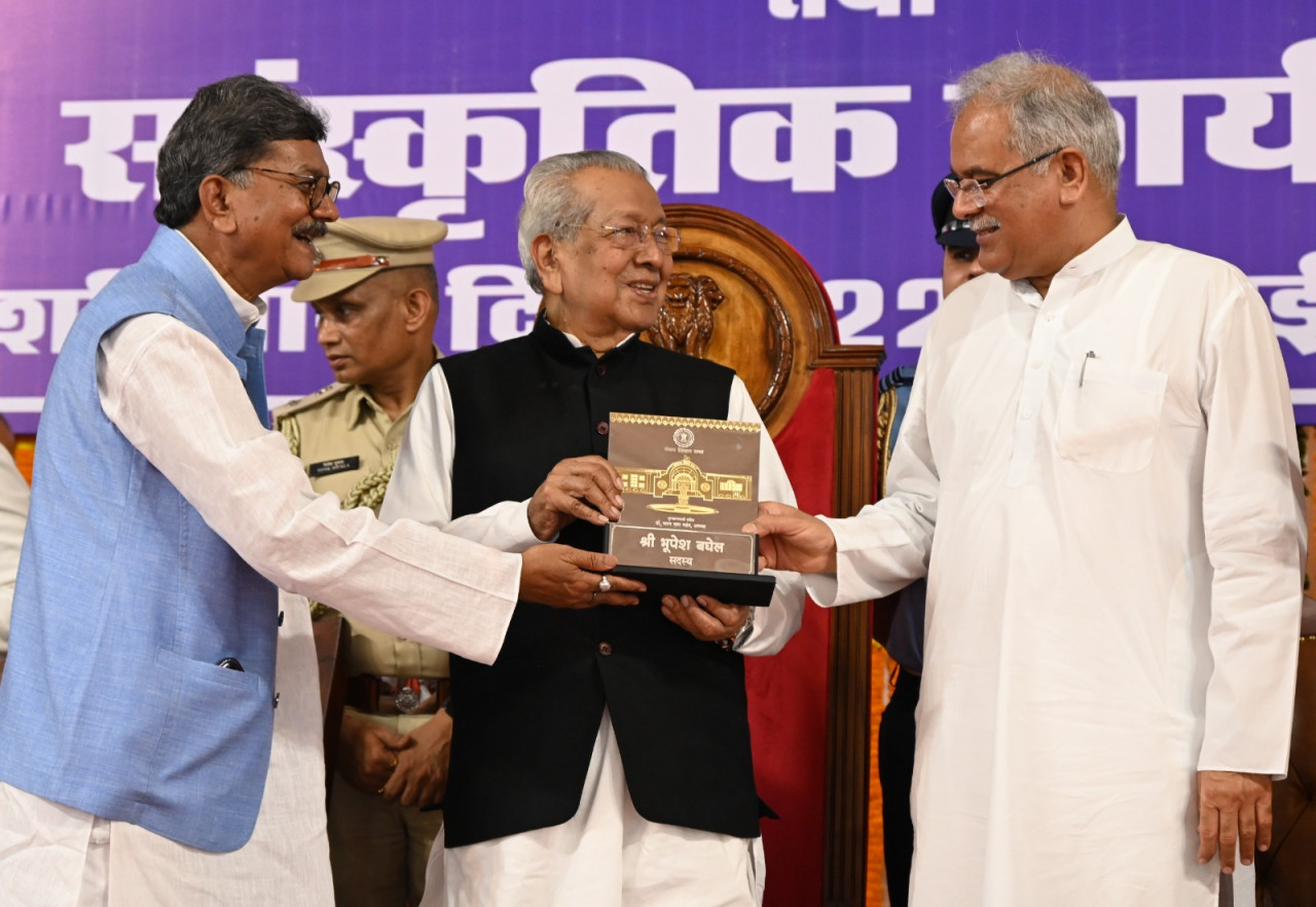 Photo of विधानसभा में विधायकों की विदाई एवं उत्कृष्टता अलंकरण समारोह हुआ आयोजित