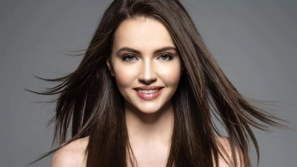 Photo of आपको कुछ ऐसे टिप्स दे रहे हैं, जिन्हें अजमा कर आप इस मानसून सीजन भी शाइनी, हेल्दी और फ्रिज-फ्री बाल पा सकती हैं..