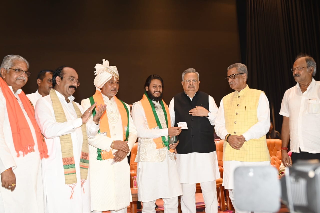 Photo of गुरू बालदास समेत कई ने ली भाजपा की सदस्यता