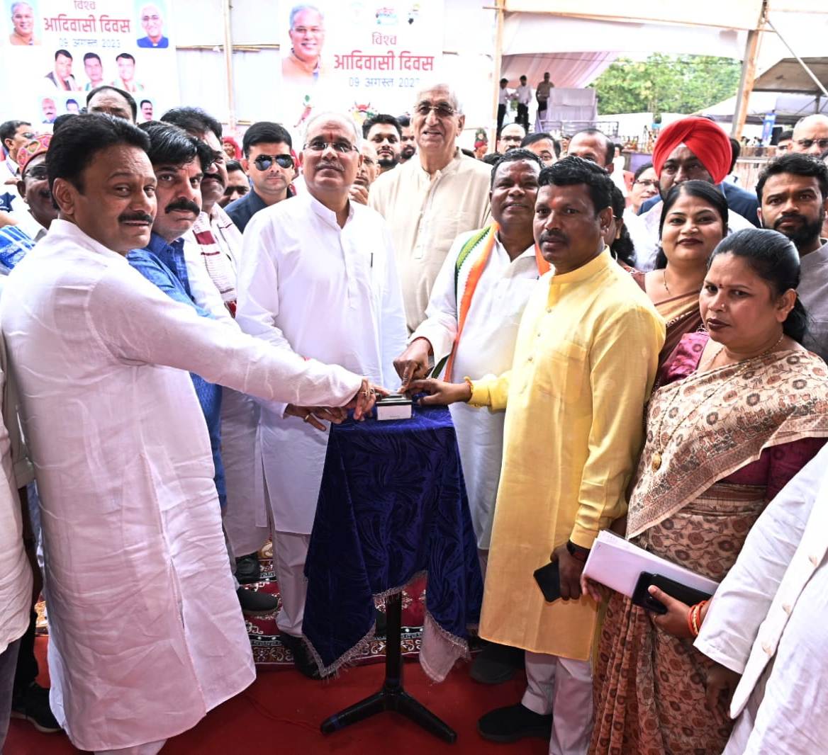 Photo of भूपेश ने बस्तर जिले को दी 637 करोड़ रुपए के विकास कार्यों की सौगात