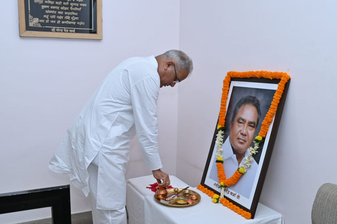 Photo of भूपेश ने शहीद महेंद्र कर्मा की जयंती पर उन्हें अर्पित की श्रद्धांजलि
