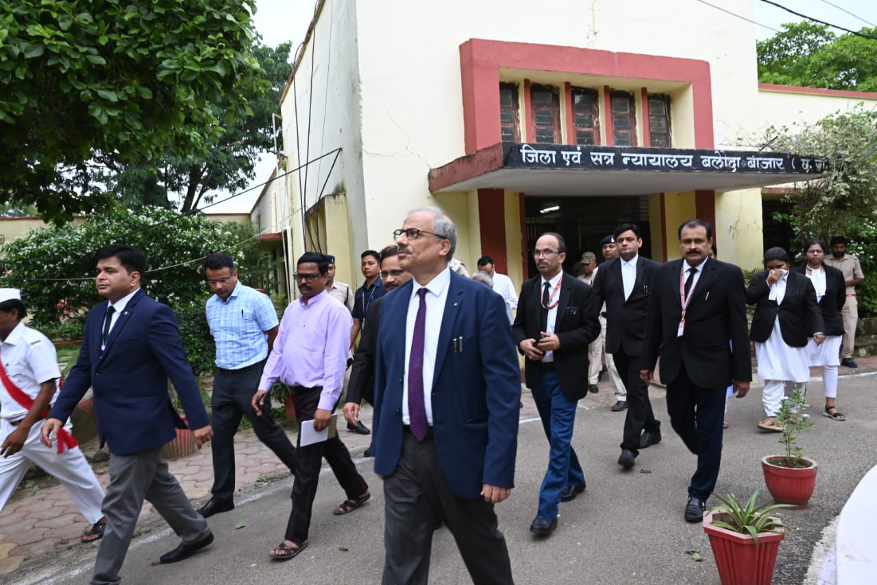 Photo of मुख्य न्यायाधीश ने भाटापारा और बलौदाबाजार न्यायालय का किया निरीक्षण