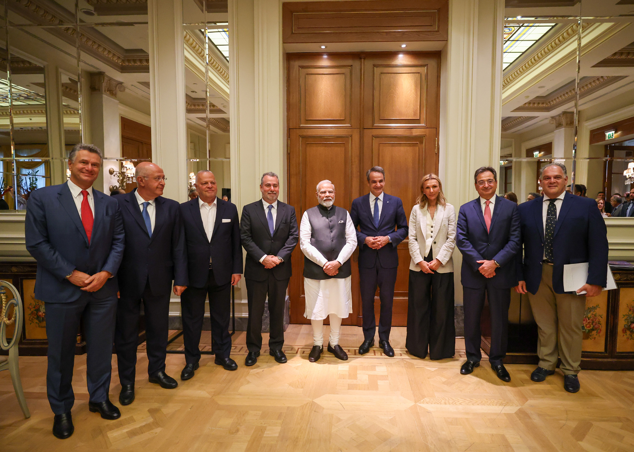 Photo of मोदी ने ग्रीस की राष्ट्रपति से दोनों देशों के बीच संबंधों को सुदृढ बनाने पर की चर्चा