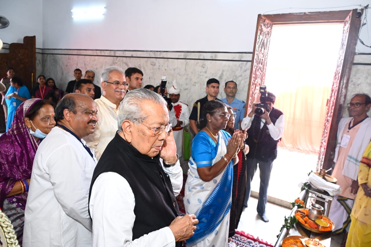 Photo of राष्ट्रपति ने भगवान जगन्नाथ मंदिर में की पूजा अर्चना