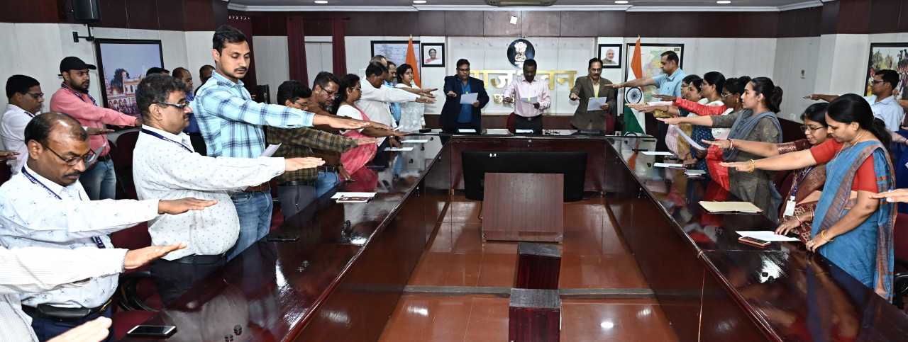 Photo of सद्भावना दिवस के अवसर राजभवन एवं सूचना आयोग में ली गई शपथ