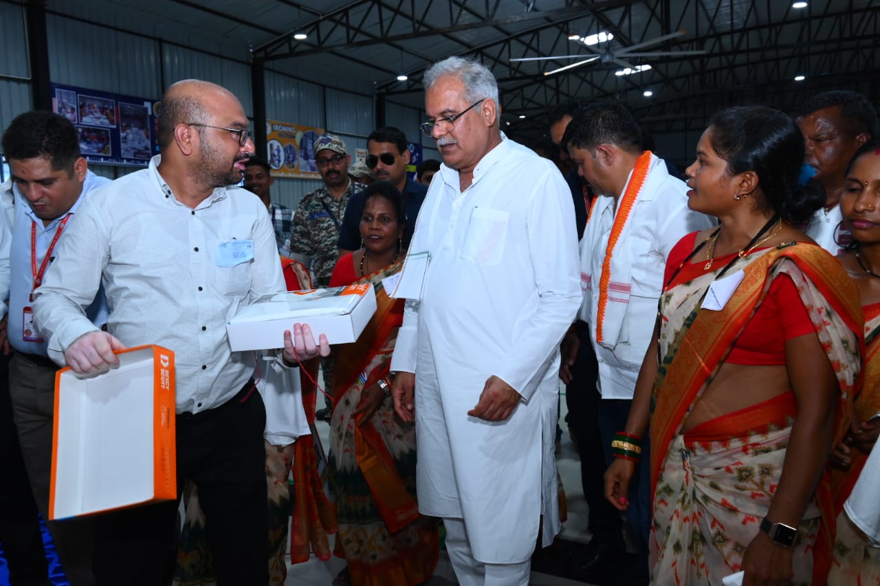 Photo of भूपेश ने ईटपाल स्थित बीजापुर गारमेंट फैक्ट्री का किया लोकार्पण