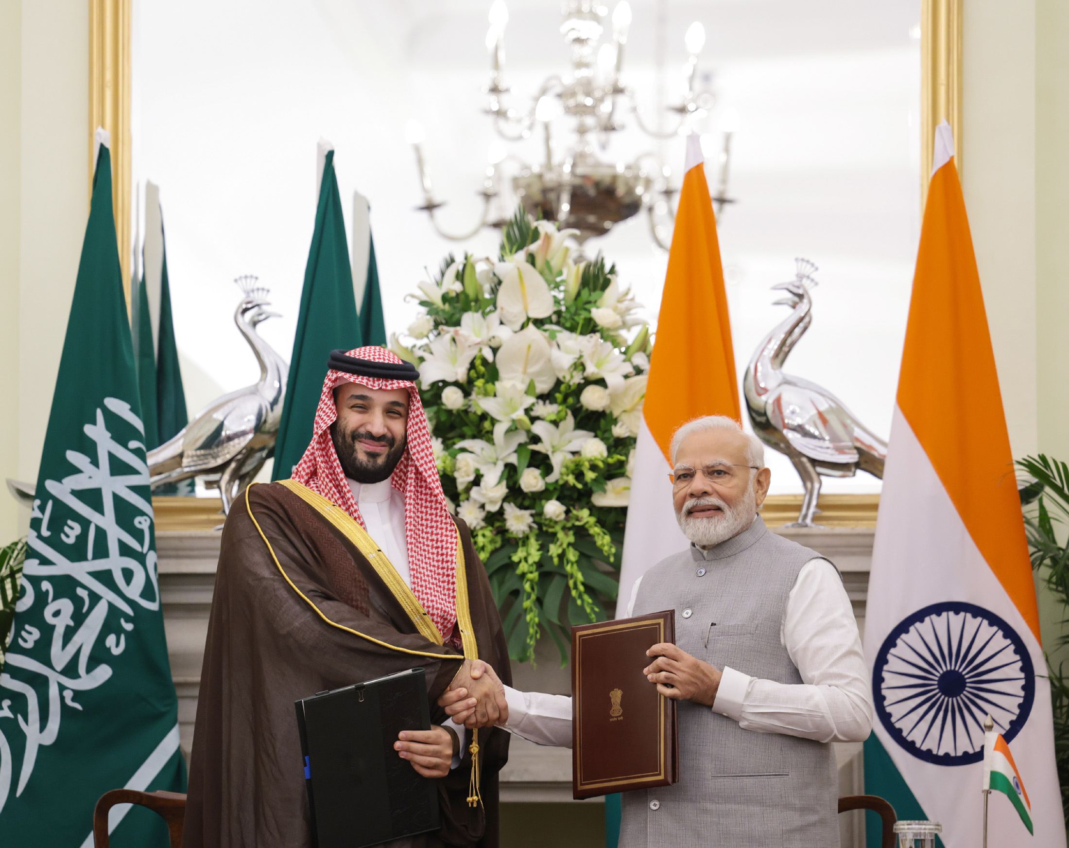 Photo of मोदी की सऊदी क्राउन प्रिंस से रणनीतिक साझेदारी बढ़ाने पर हुई चर्चा