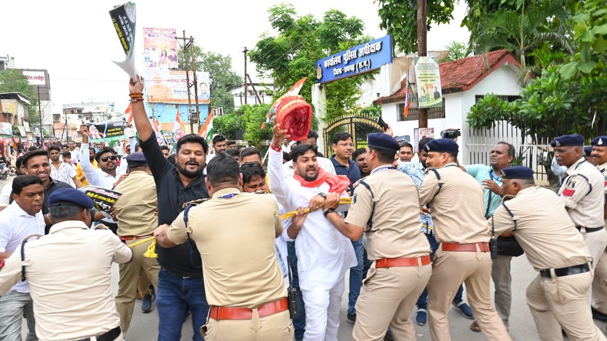Photo of मोदी के कार्यक्रम का विरोध जता रहे कांग्रेसी गिरफ्तार