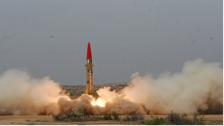 Photo of पाकिस्तान: छह दिन के अंदर पाकिस्तान ने दूसरी बार किया मिसाइल का सफल परीक्षण, जानें कैसे?