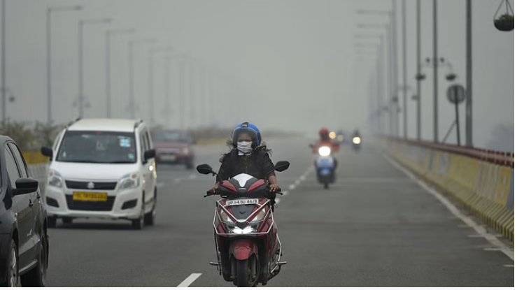 Photo of दिल्ली वायु प्रदूषण: दिल्ली की जहरीली हवा में मामूली सुधार, जानिये कैसे?