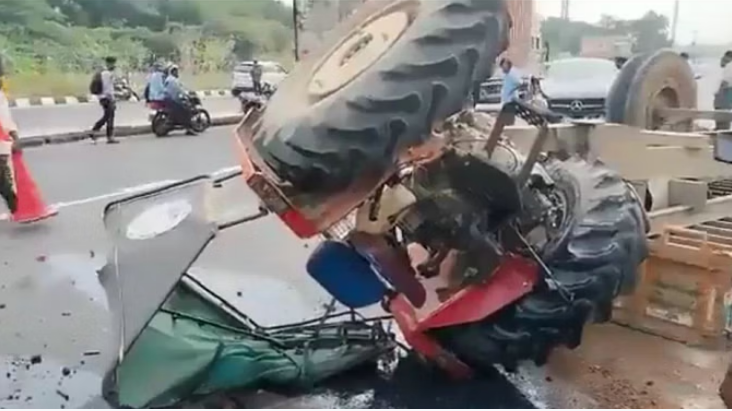 Photo of अयोध्या: प्रतिमा विसर्जन कर लौट रही ट्रैक्टर ट्राली पलटी, जानिये पूरा मामला