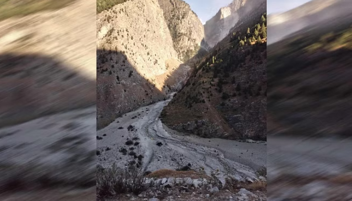 Photo of चमोली : नीती घाटी में टूटी चट्टान, टनों मलबा सेगड़ी नाले में आने में जल स्तर हुआ कम