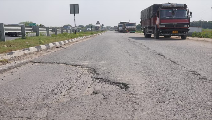 Photo of वाराणसी : 16 किमी में गड्ढे ही गड्ढे, भाजपा विधायक ने उठाया मामला