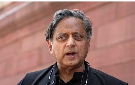 Photo of रूसी राष्ट्रपति ने की भारत की विदेश नीति की तारीफ तो उस पर थरूर ने रखी अपनी ये बात