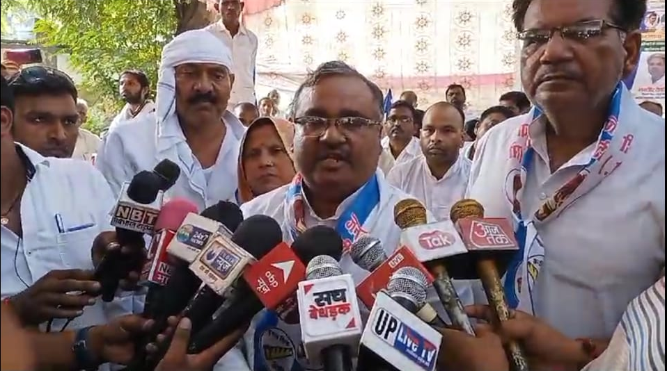 Photo of आज बलिया में जनवादी पार्टी द्वारा की गई राजदण्ड पदयात्रा की शुरुआत की गयी