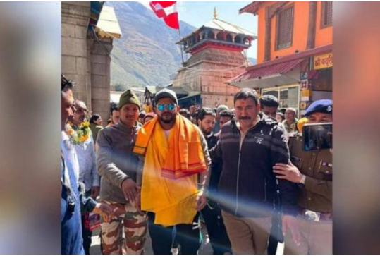 Photo of सुरेश रैना पहुंचे बदरीनाथ धाम में पूजा अर्चना कर लिया भगवान का आशीर्वाद