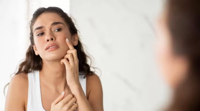 Photo of जानिए किन कारण से स्किन पर एक्ने हो रहा