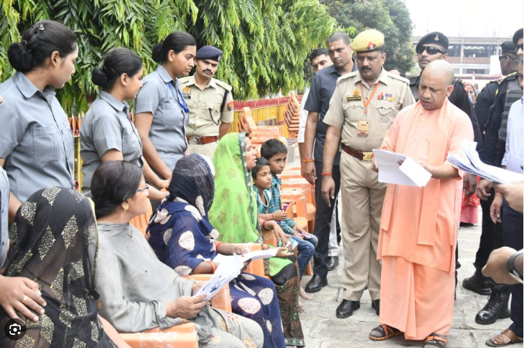 Photo of सीएम योगी ने गोरखपुर में लगाया जनता दरबार और फिर किया गाजियाबाद का दौरा