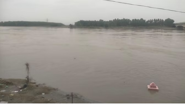 Photo of यमुना नदी में नहाते समय डूबे पांच बच्चे