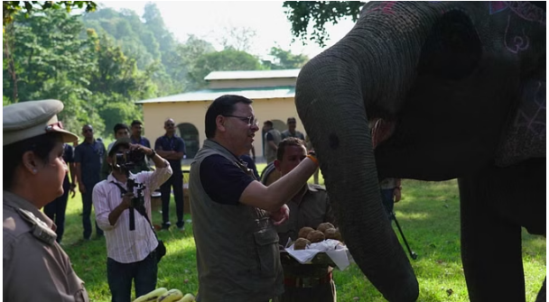 Photo of मुख्यमंत्री ने जिम कॉर्बेट टाइगर रिजर्व में फॉरेस्ट सुरक्षा कर्मियों हौसला बढ़ाया